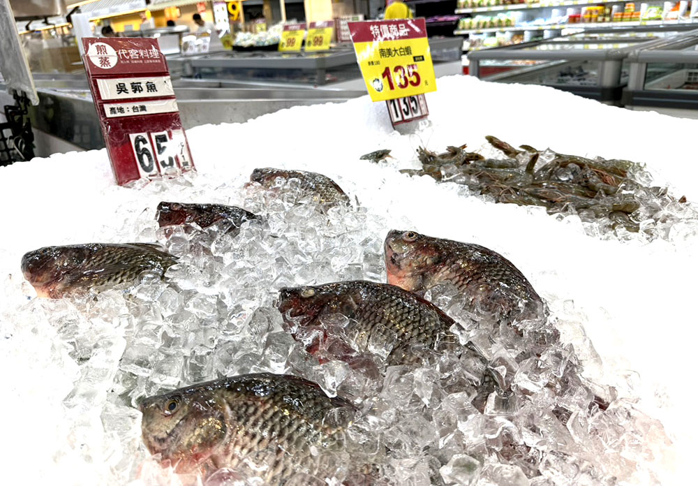 現流鮮魚勇奪第一其中吳郭魚每條65元，讓民眾輕輕鬆鬆準備嚴烤魚
